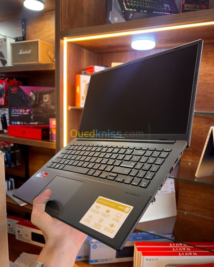 ASUS VIVOBOOK 15  RYZEN 5 8gb/512gb  Amd véga 7