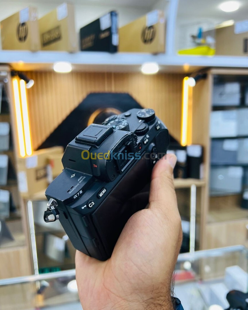 Sony A7 III boitier nu en excellent état avec batterie et chargeur  Click : 30k