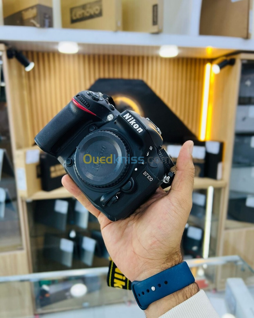 Nikon D7100 boitier nu en excellent état avec batterie et chargeur  Click : 29k