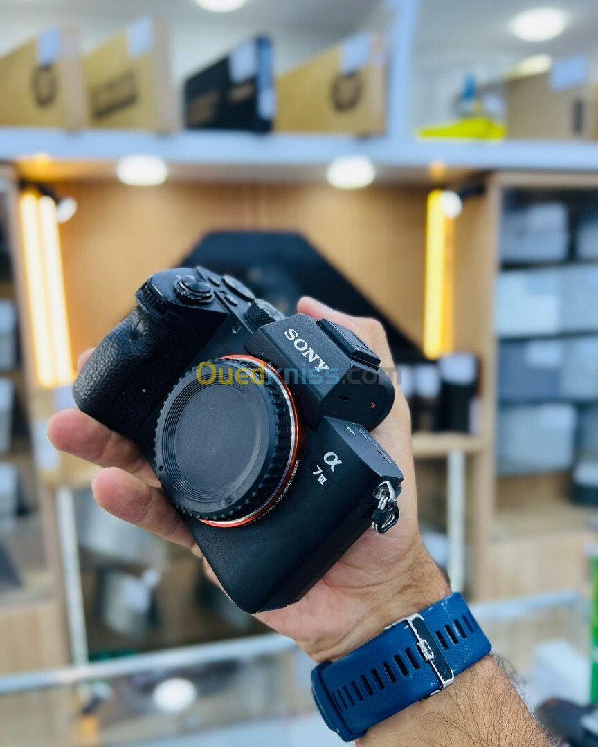 Sony A7 III boitier nu en excellent état avec batterie et chargeur  Click : 30k