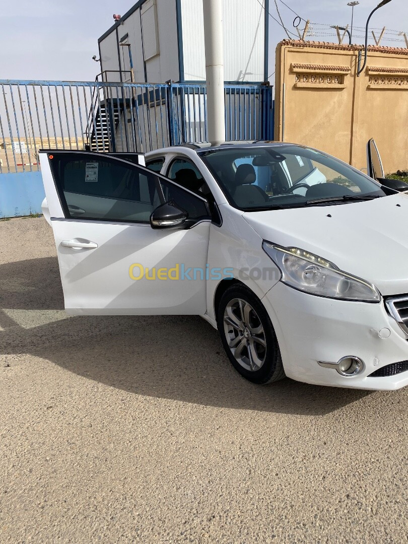 Peugeot 208 2014 Allure