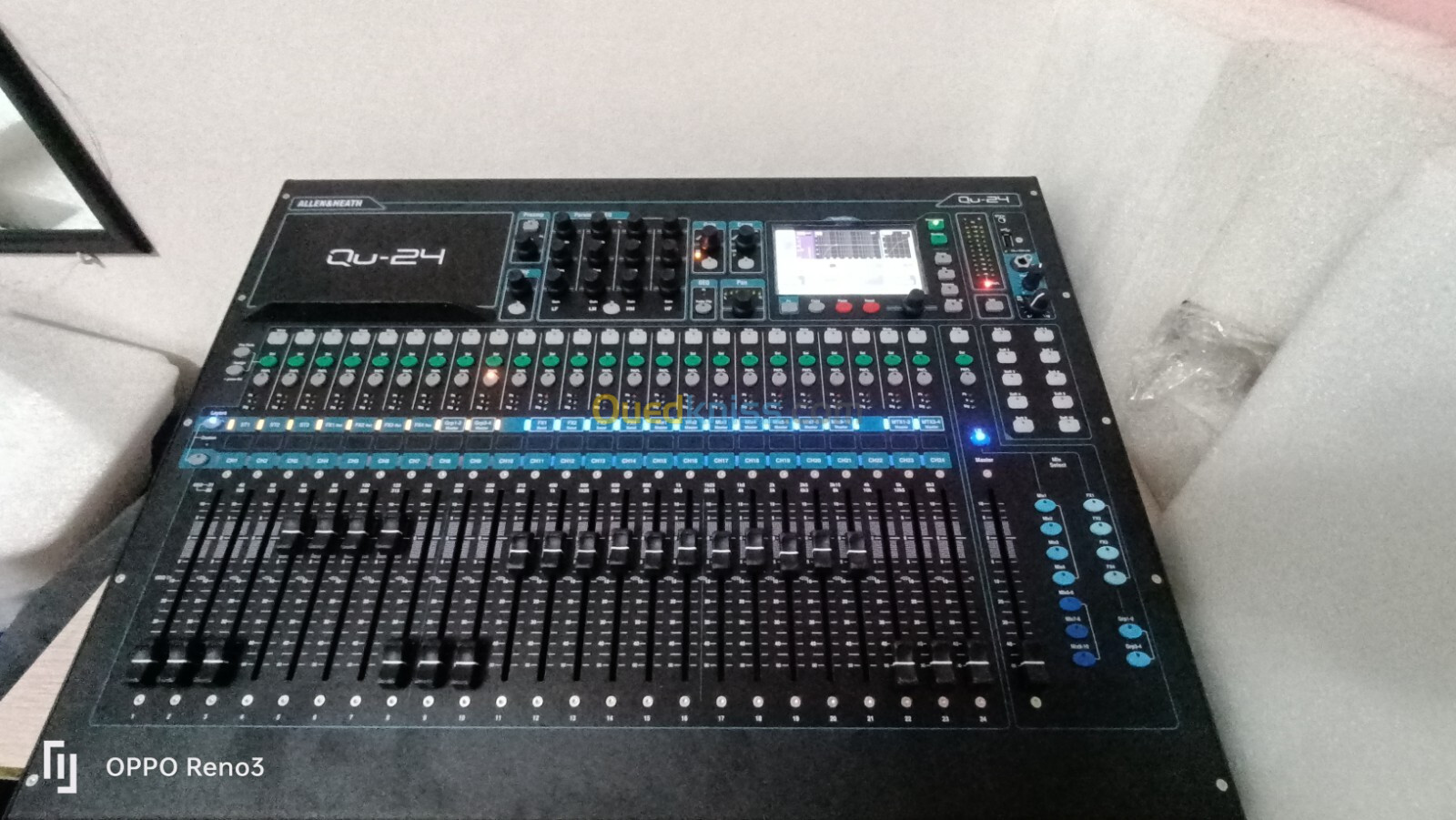 Table mixage  Allen & heath 30 in /24 out Digital mixer 