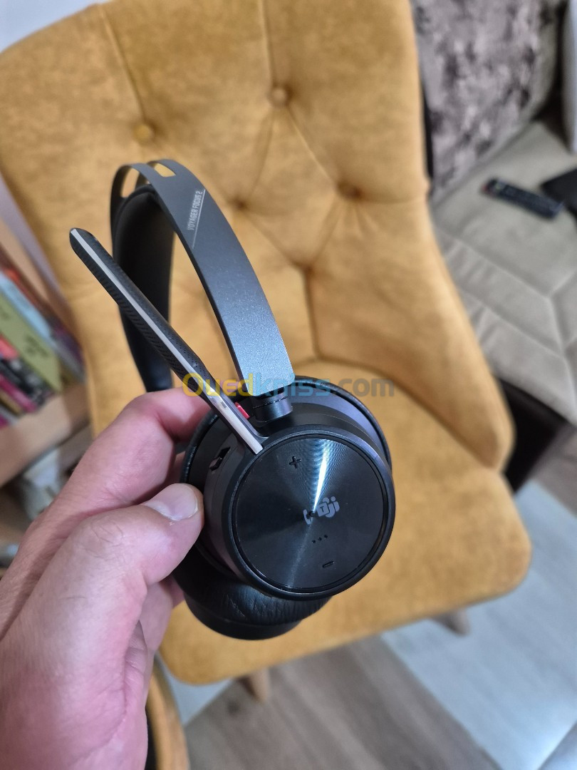 Plantronics Poly Voyageur Focus 2