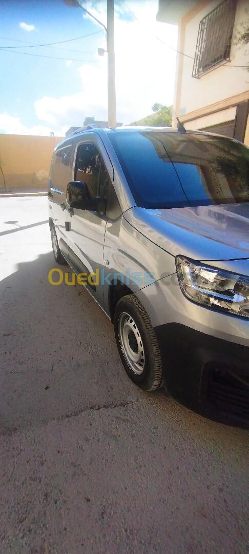 Fiat Doblo 2023 Latout