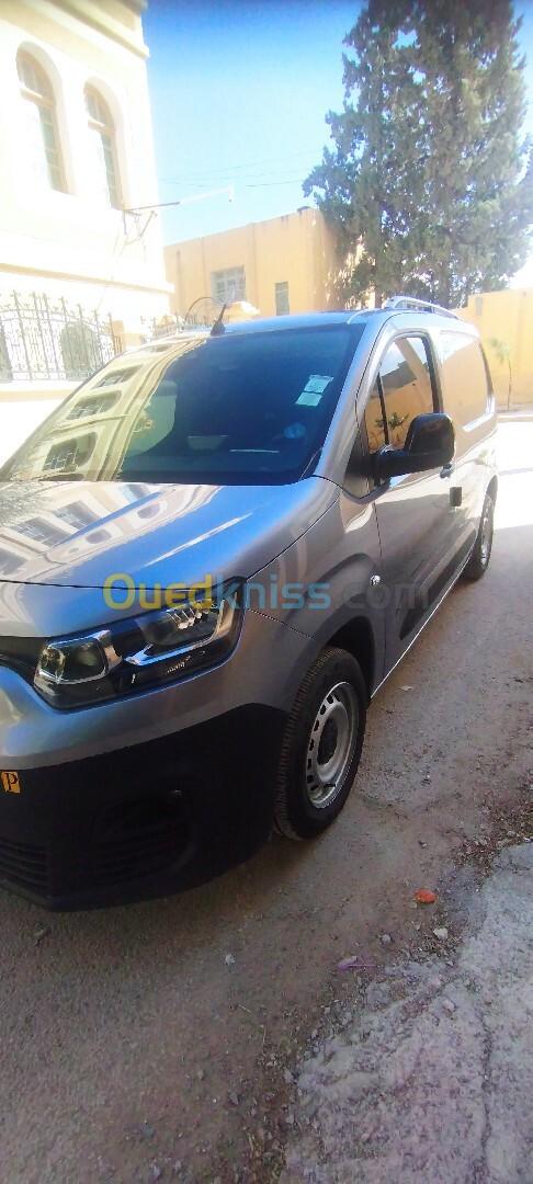 Fiat Doblo 2023 Latout