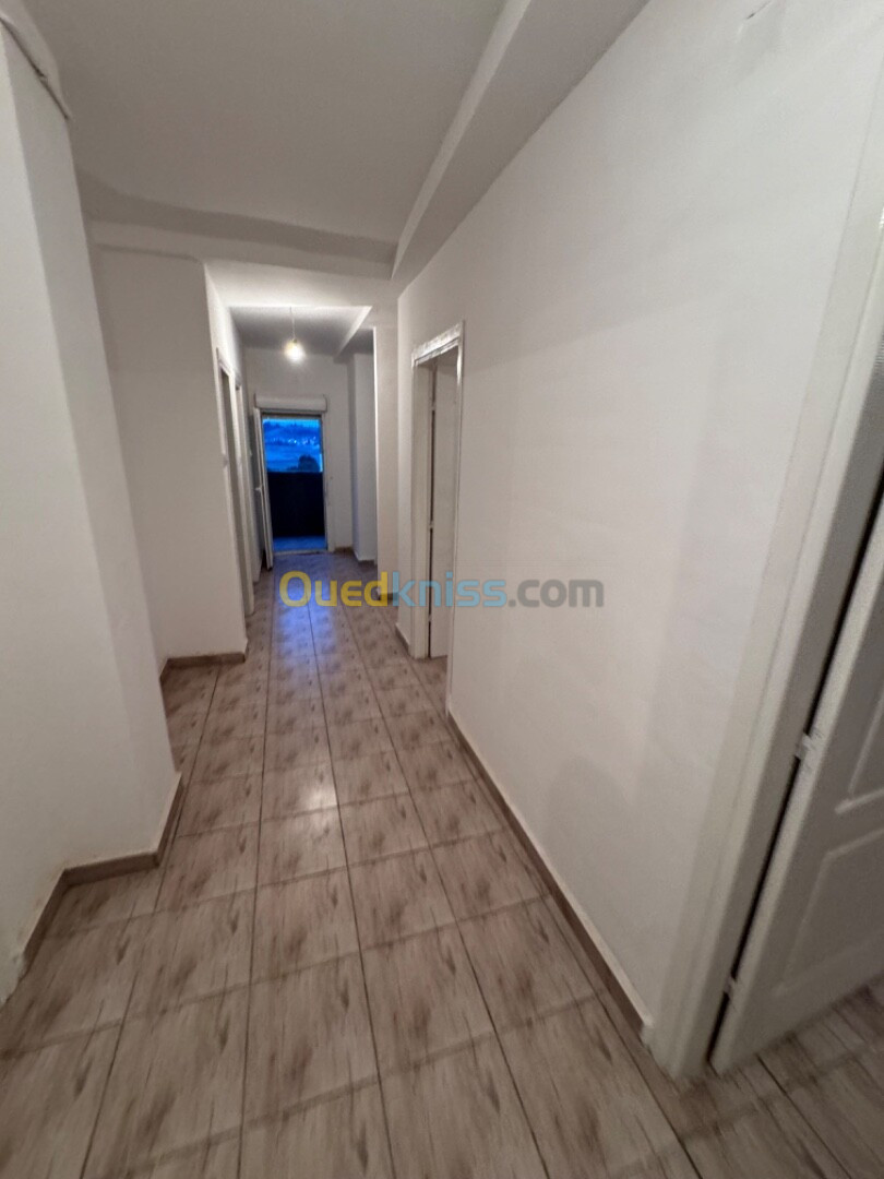 Location Appartement F4 Annaba Annaba