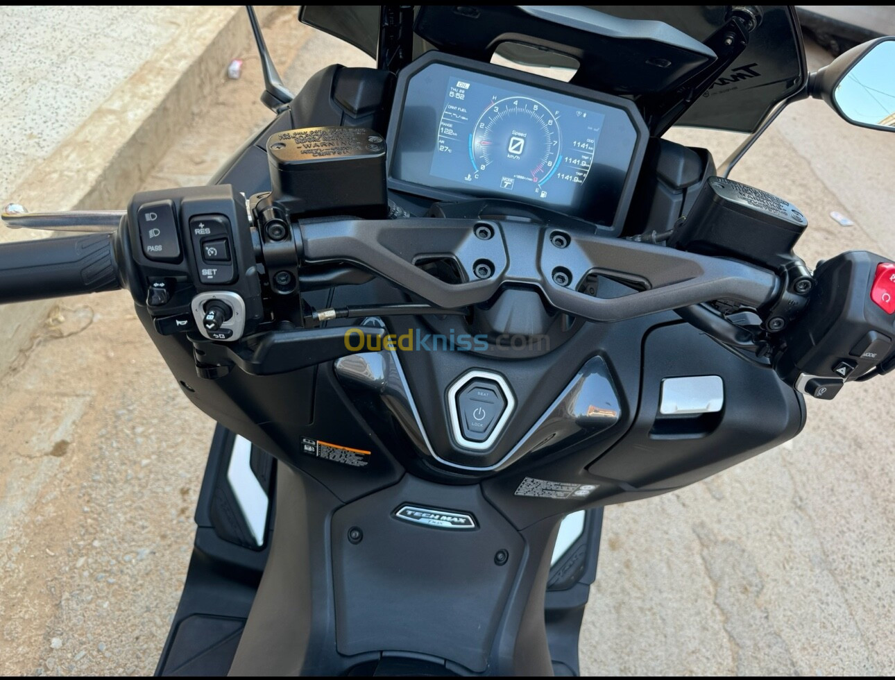 T max Yamaha Tech max 562 2023 