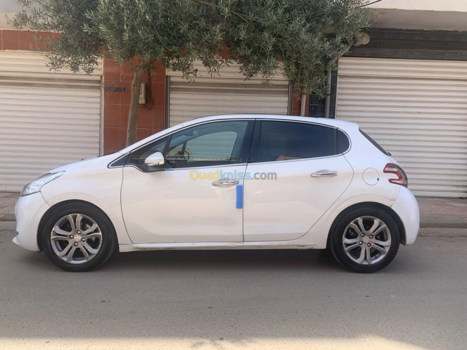 Peugeot 208 2013 