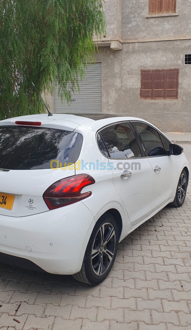 Peugeot 208 2016 Allure Facelift