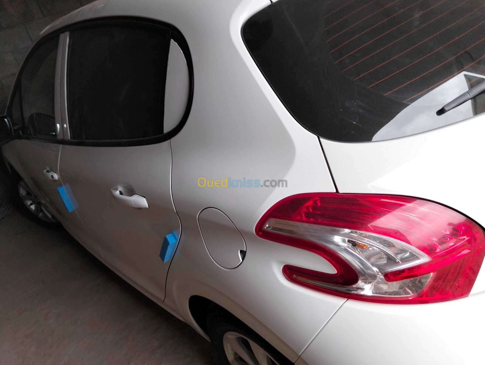 Peugeot 208 2014 Silver Line