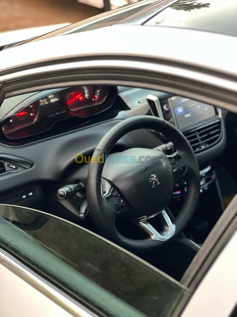 Peugeot 208 2015 208