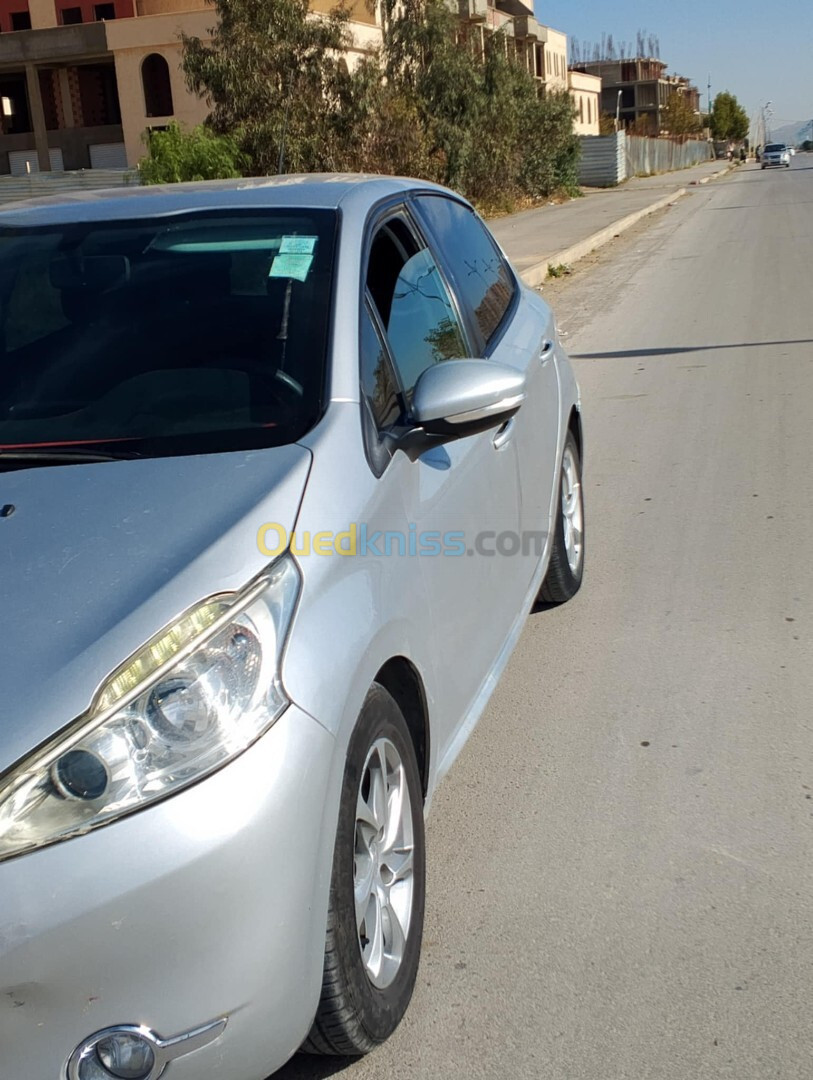 Peugeot 208 2015 Allure