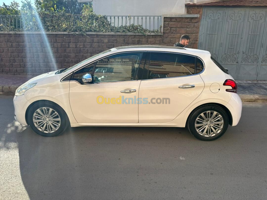 Peugeot 208 2015 Allure