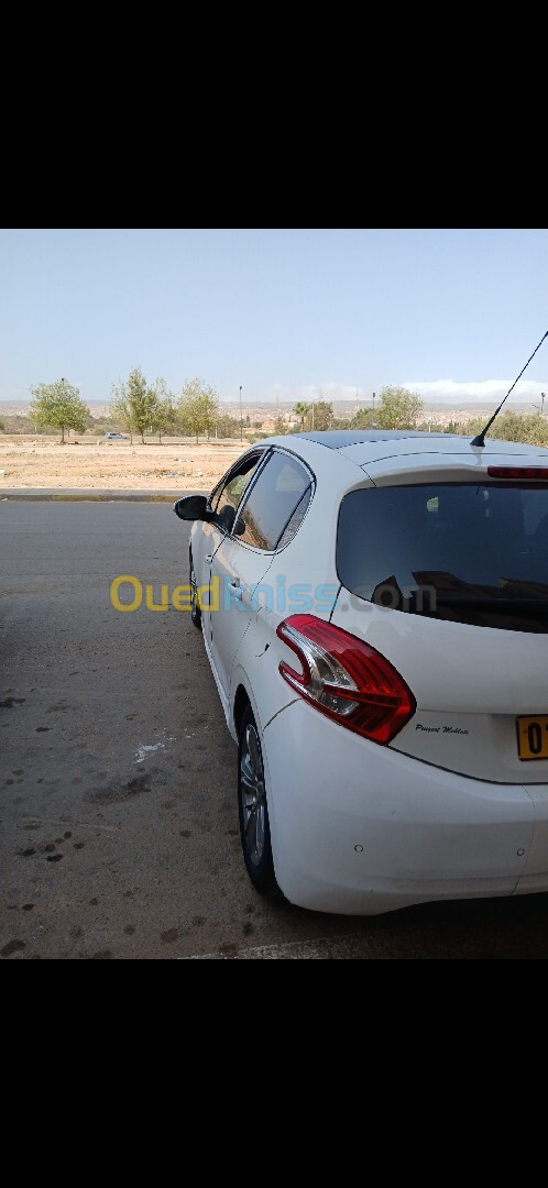 Peugeot 208 2015 Allure