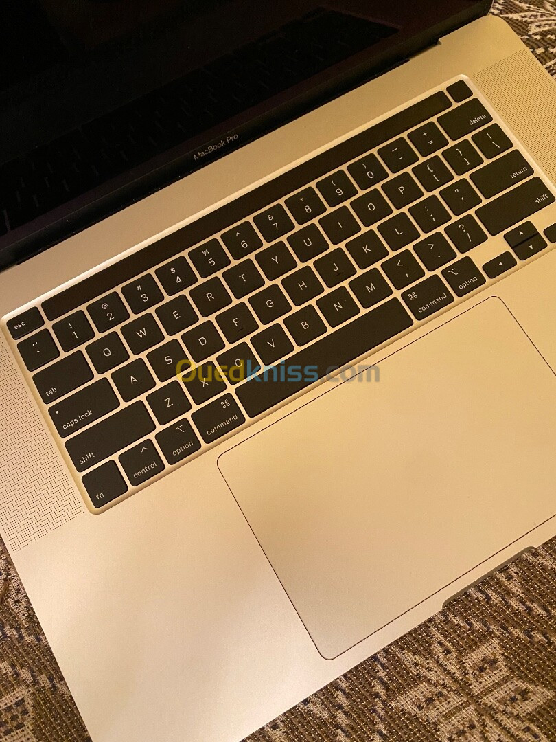 Macbook pro 2019 8T SSD 64RAM I9