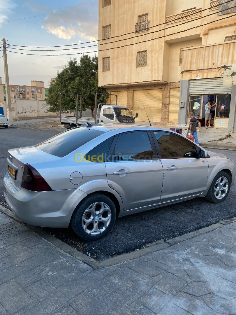 Ford Focus 4 portes 2010 Focus 4 portes