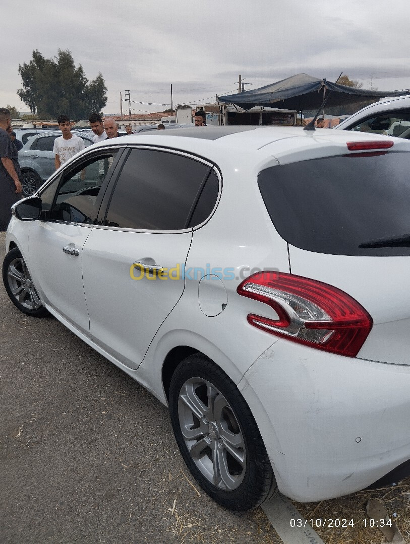 Peugeot 208 2015 Allure