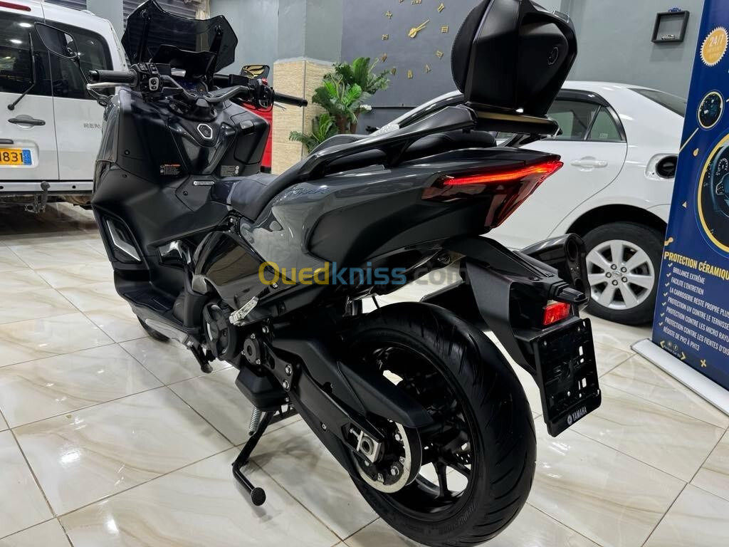 YAMAHA T MAX 2022