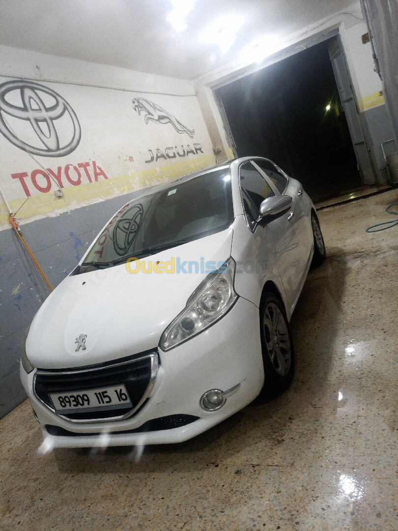 Peugeot 208 2015 Allure