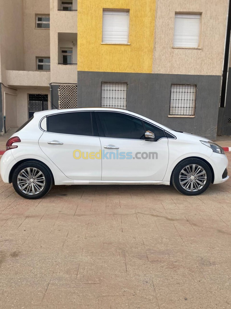 Peugeot 208 2015 Active Facelift