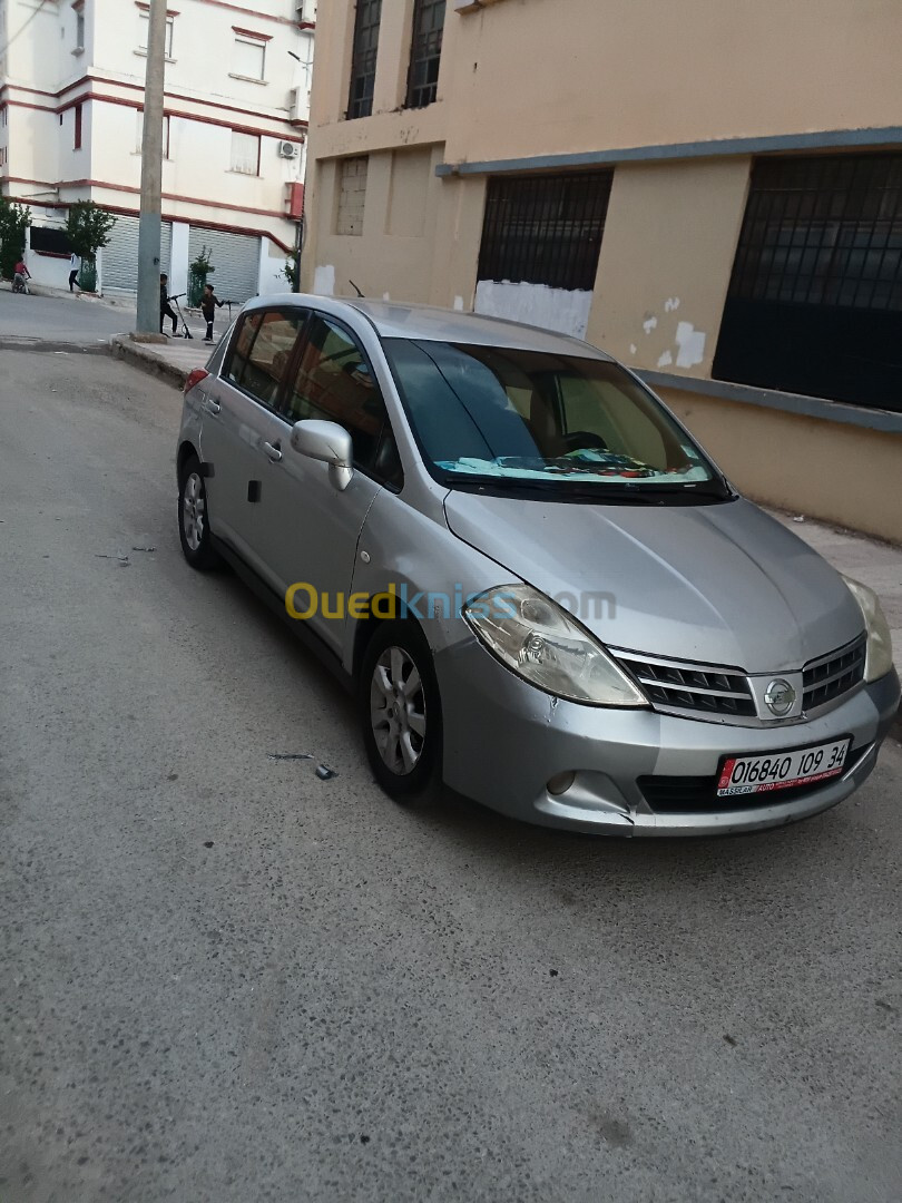 Nissan Tiida 4 portes 2009 Tiida 4 portes