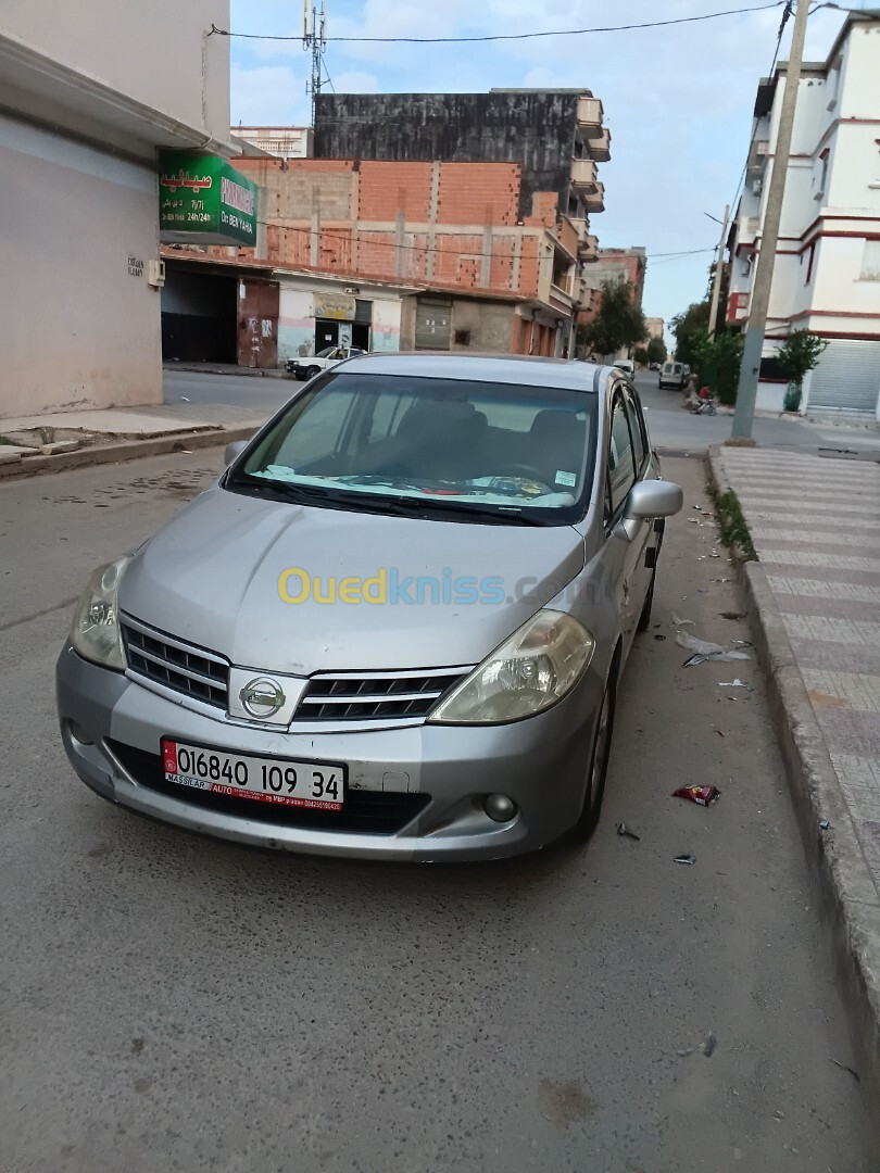 Nissan Tiida 4 portes 2009 Tiida 4 portes