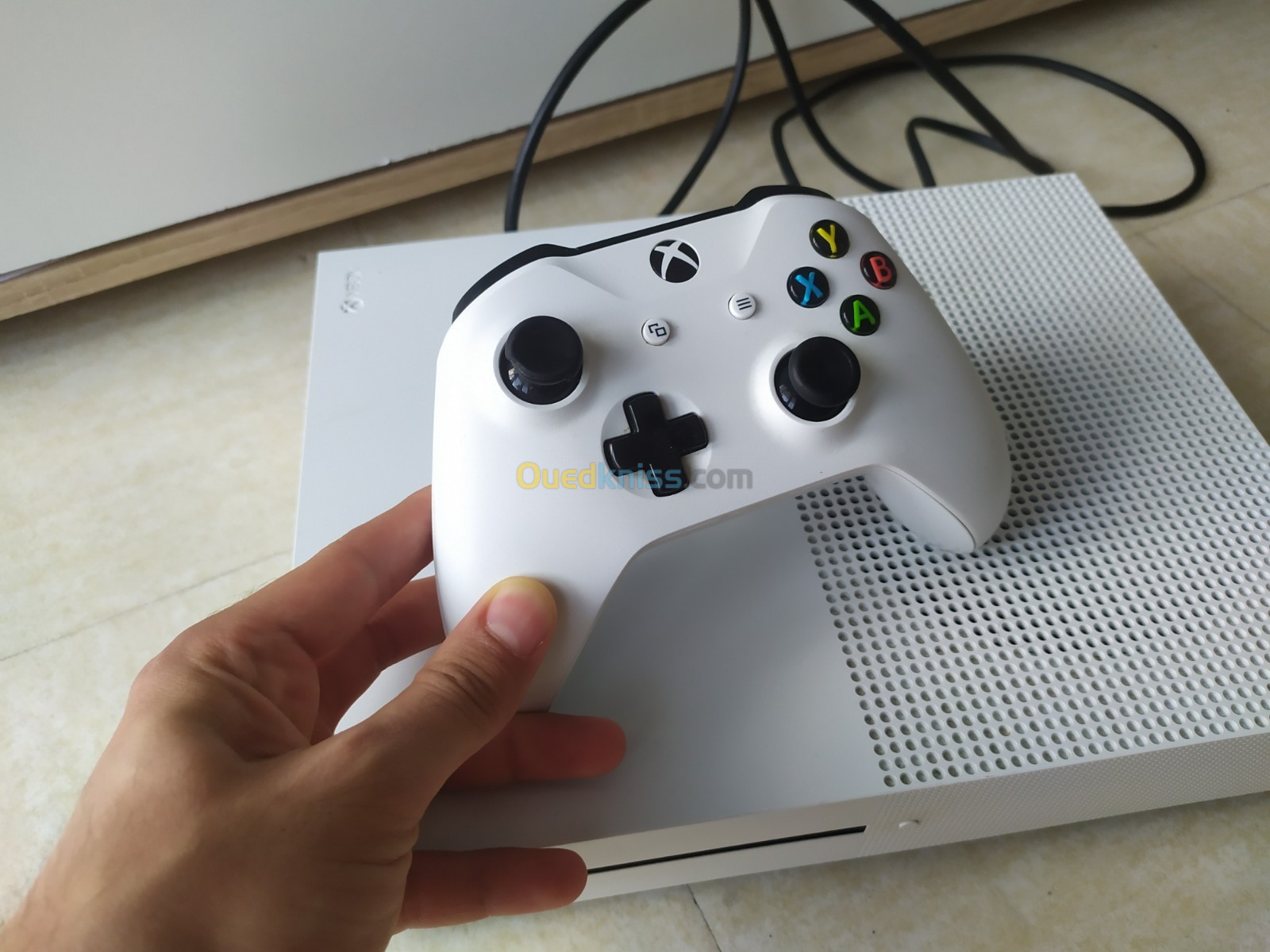 XBOX ONE S 1T + Manette originale + câble HDMI