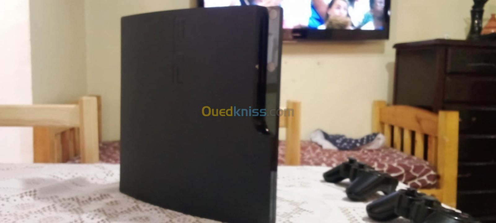 PlayStation3 Slim 512Go Flashé Avec 2 Manettes