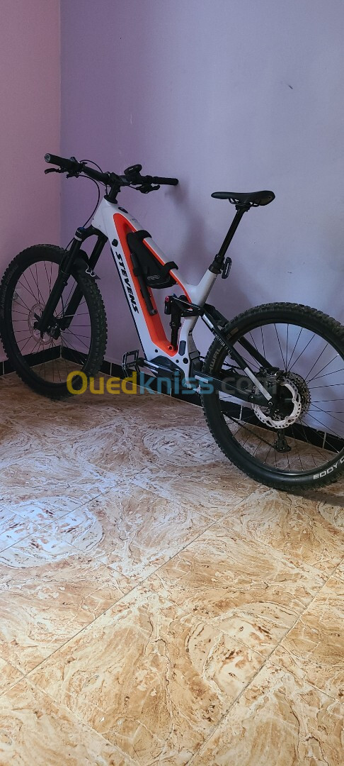 Velo electrique Stevens  super enduro taille L 29 ans 2023