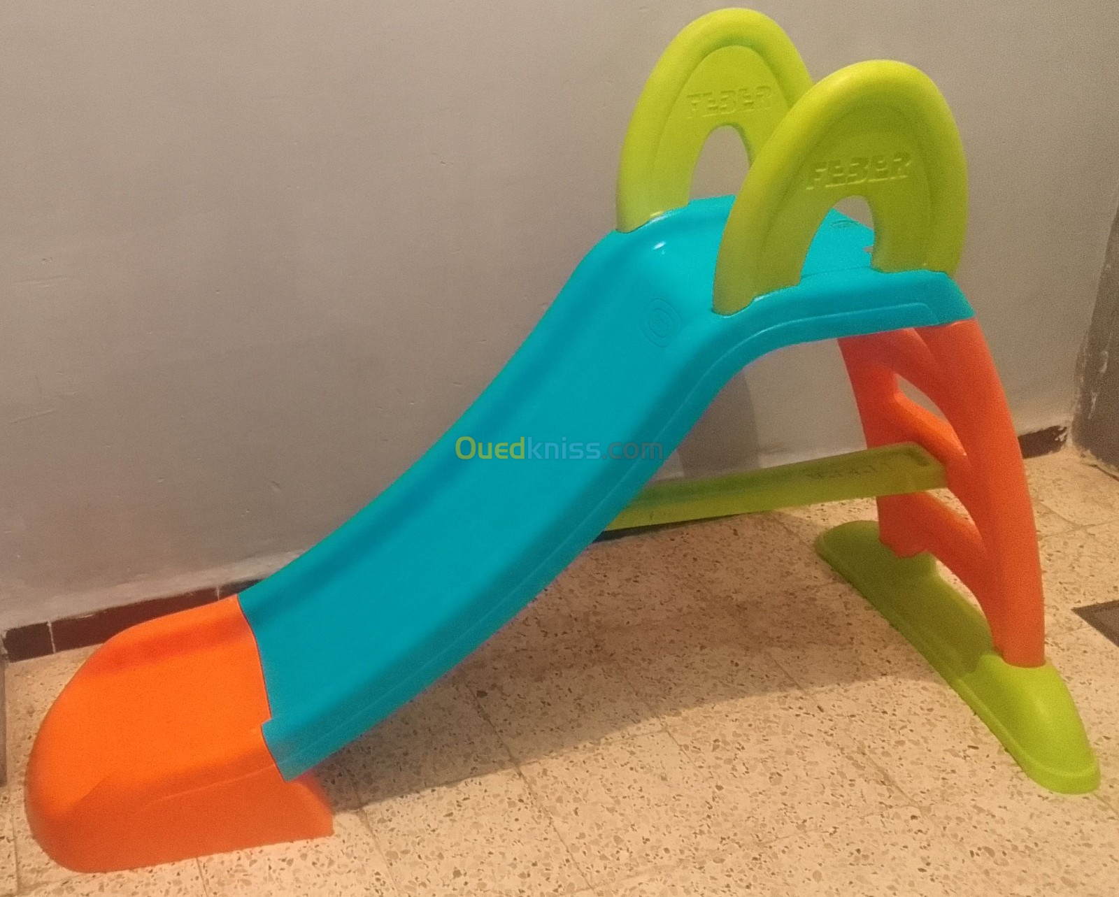 Toboggan Slide Plus à eau - plastique anti-UV - FEBER - avec branchement pour tuyau