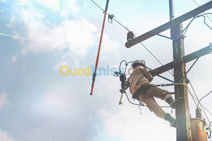 Monteur de ligne électrique// électricien de distribution 