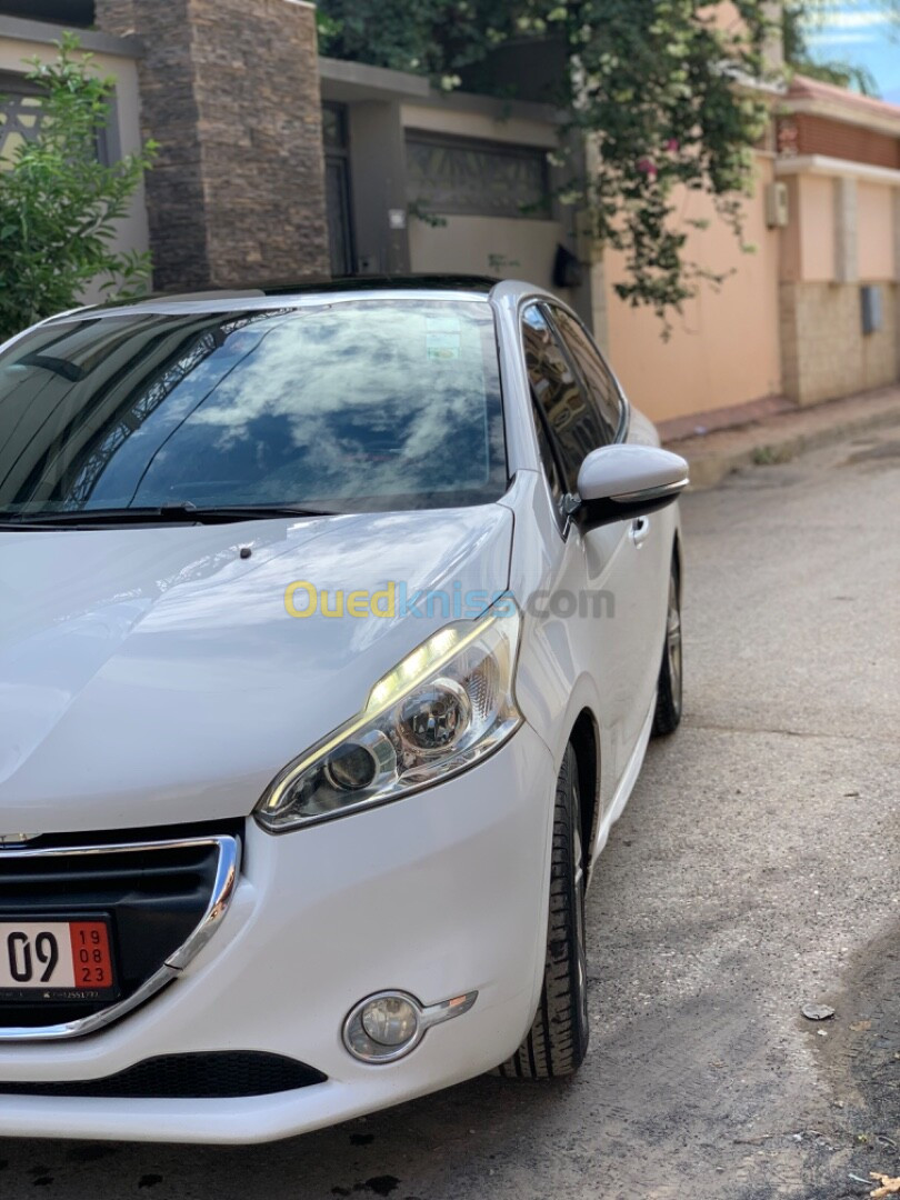 Peugeot 208 2015 Allure