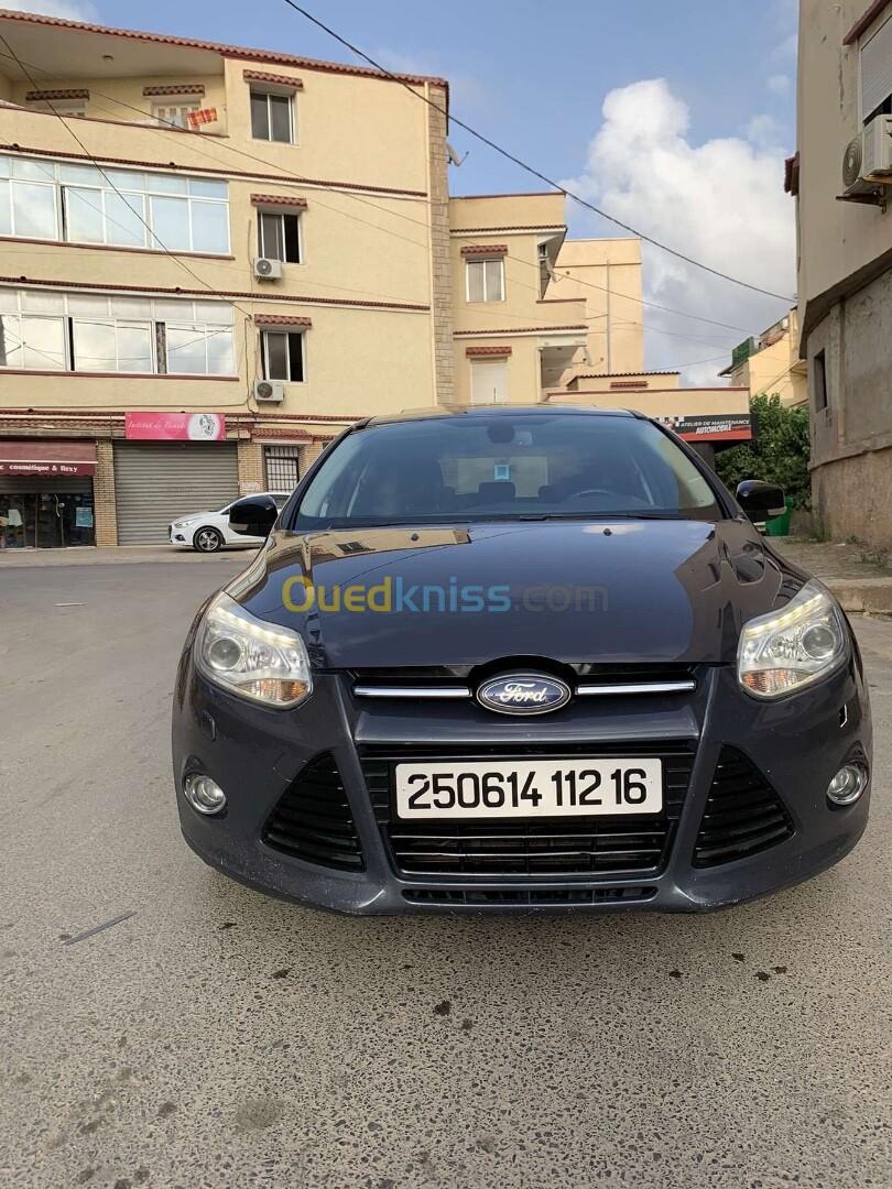 Ford Focus 4 portes 2012 Titanium