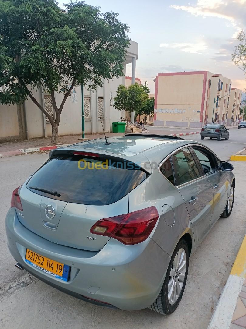 Opel Astra 2014 COSMO