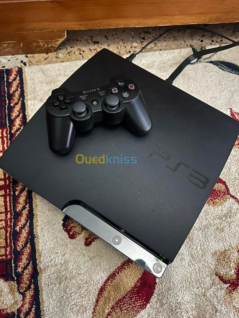 Ps3 slim mflachi w fih les jeux etat n9aya