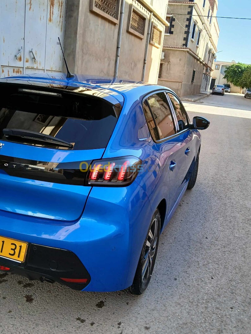 Peugeot 208 2021 