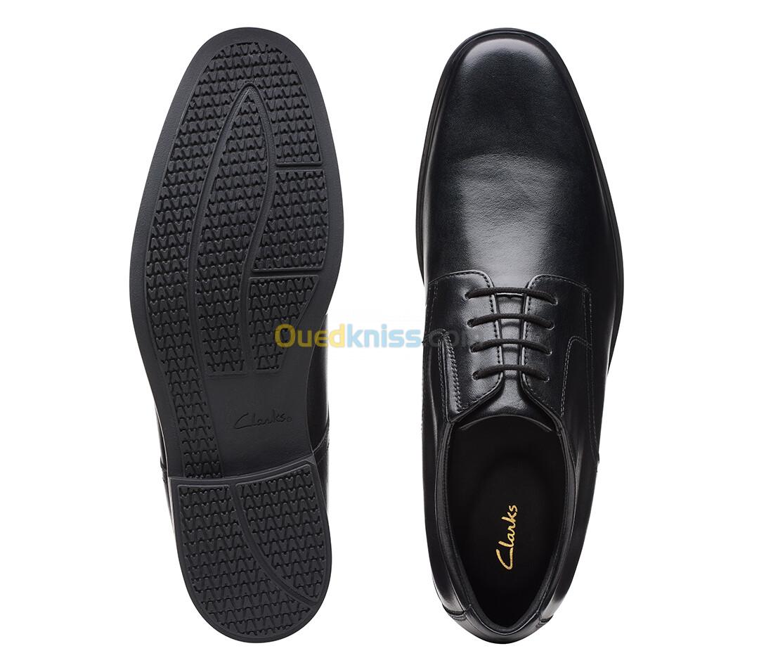 CLARKS Howard Walk Black Leather