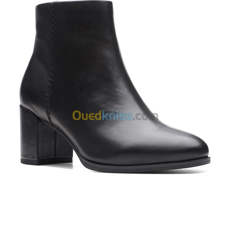 CLARKS Freva55 Zip Black Leather