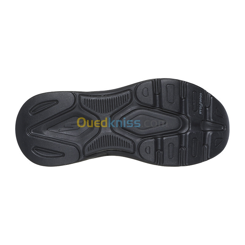 SKECHERS Max Cushioning Arch Fit- Flui