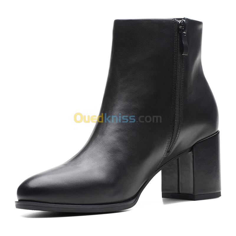 CLARKS Freva55 Zip Black Leather