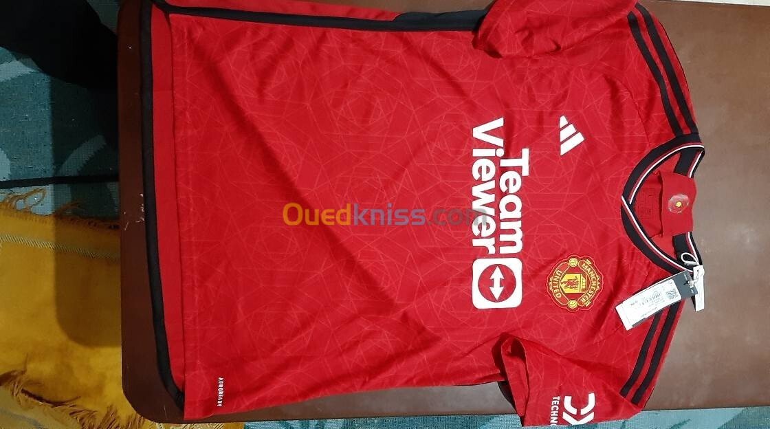 Maillot Originale Manchester United  2024  Prix 8000 Dz Prix officiel 99.99 euro  Saida