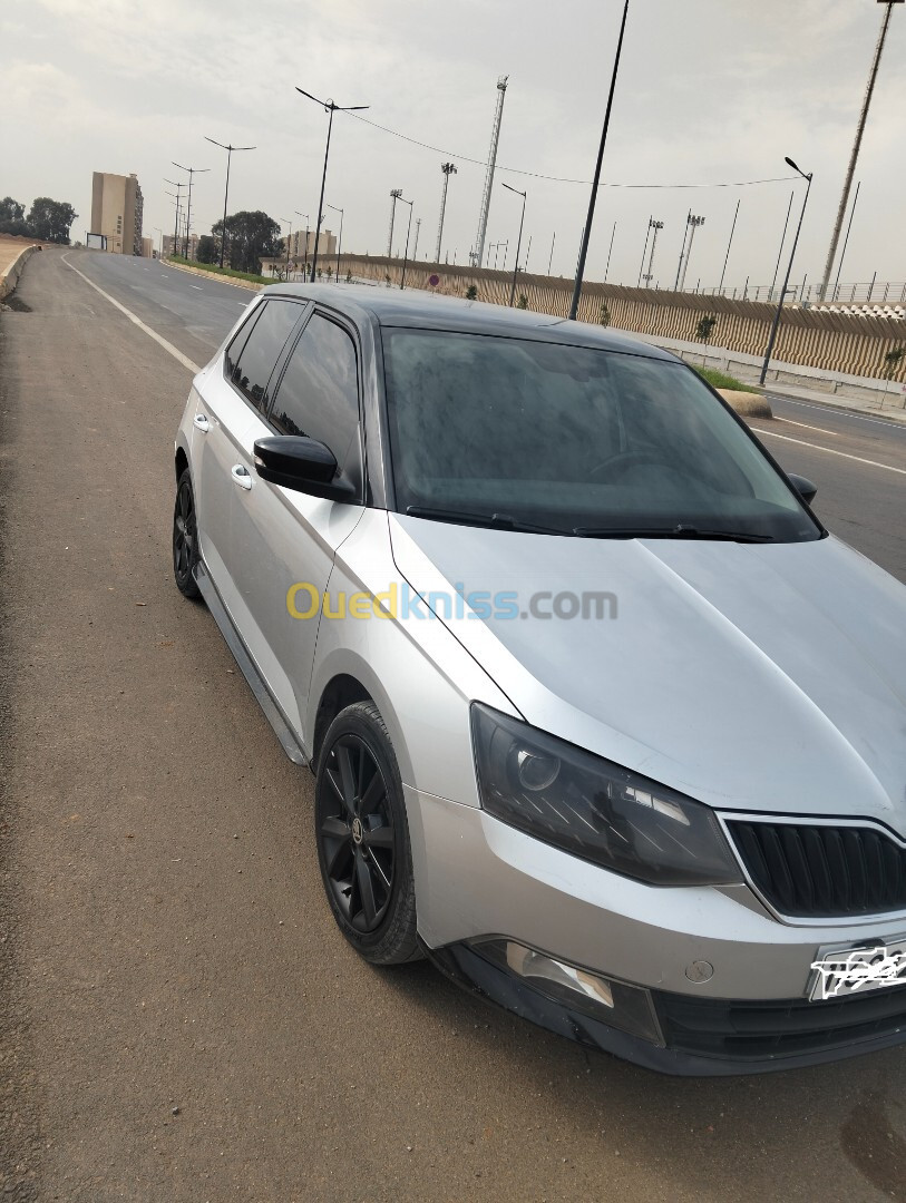 Skoda Fabia 2016 Style (avec toit panoramique)