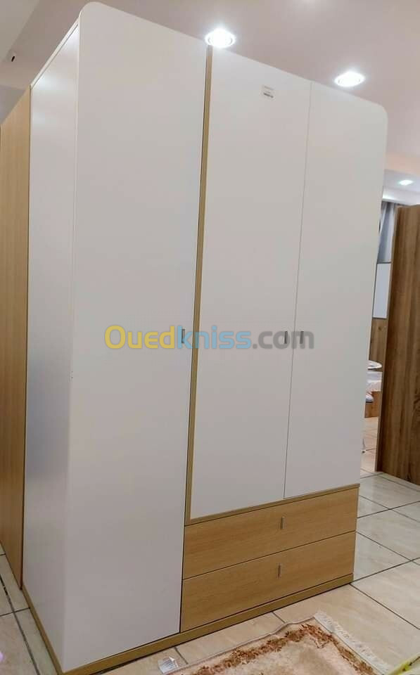 Armoire Ado, 3 portes, 2 tiroirs, Importation, Premier choix