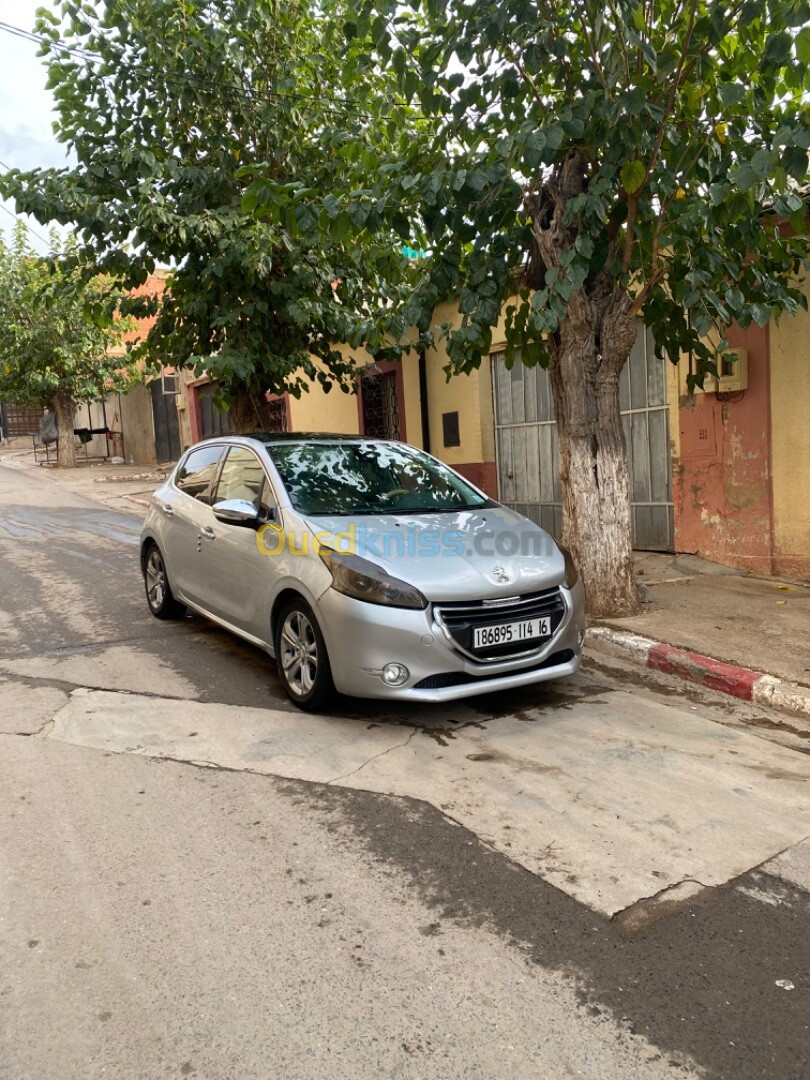 Peugeot 208 2014 