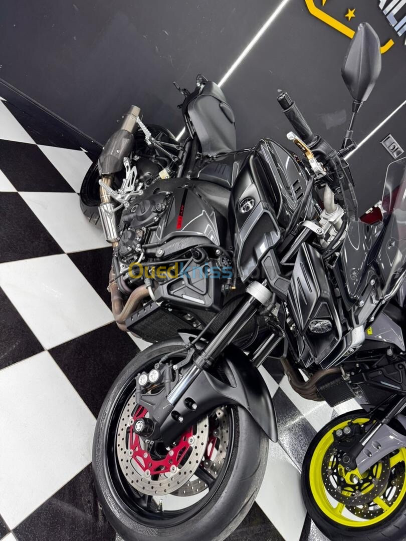 YAMAHA MT10 2023