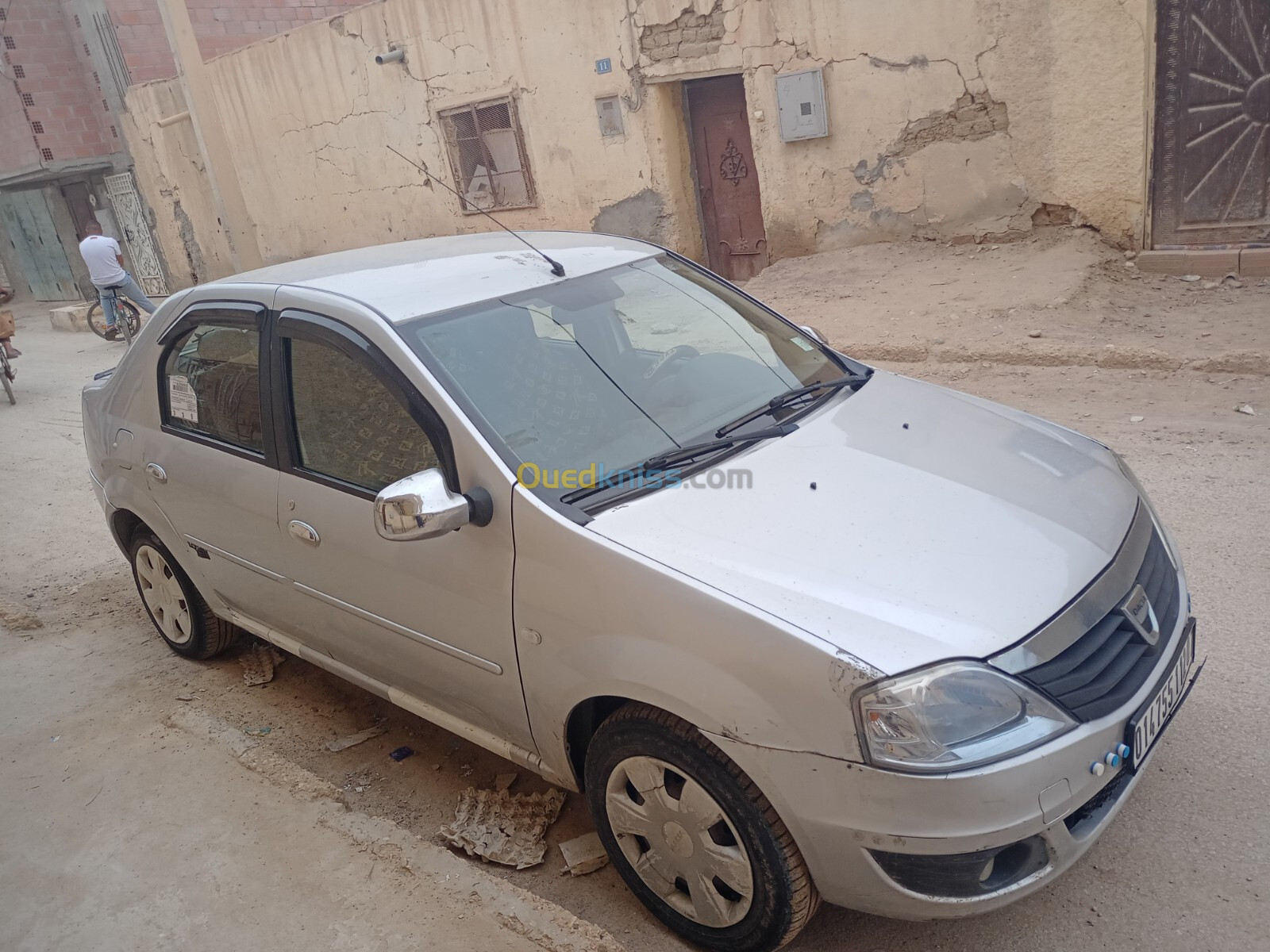 Dacia Logan 2012 لوريات