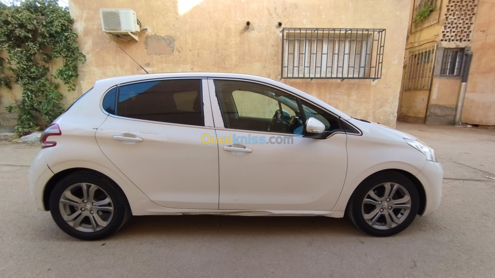 Peugeot 208 2015 Allure