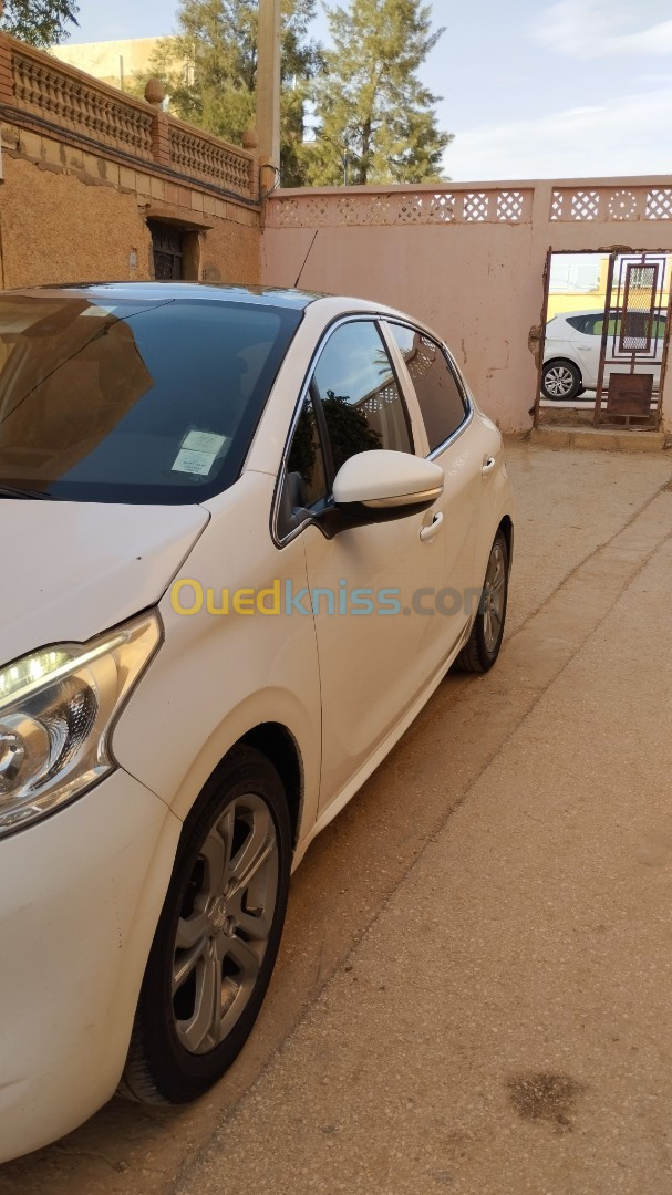 Peugeot 208 2015 Allure