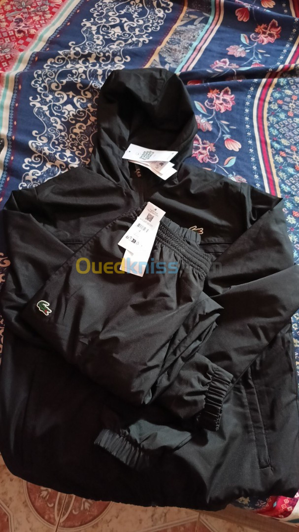 ensemble LACOSTE TAILLE 4 