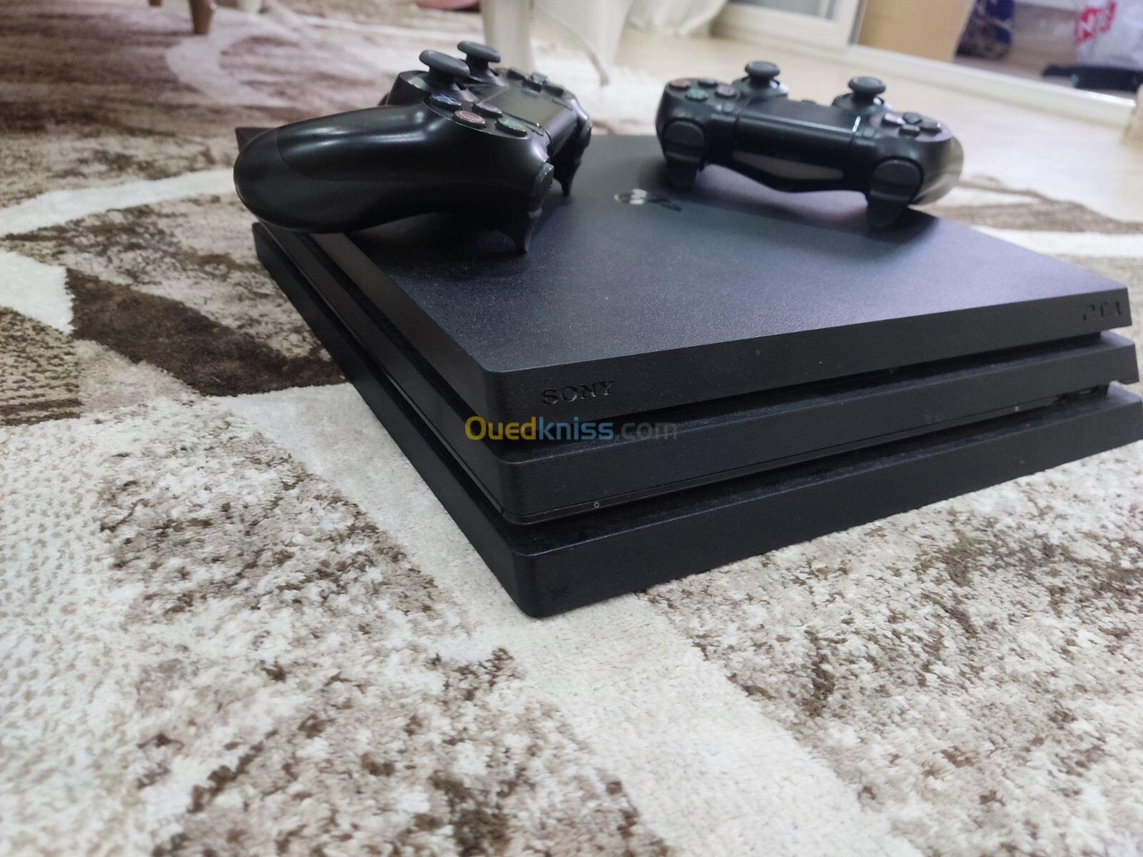 Ps4 pro + games بدون علبة negotiable 